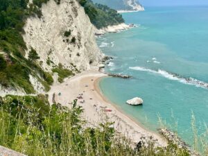 Riviera del Conero: alla scoperta delle spiagge più belle del mare marchigiano 1 Riviera del conero