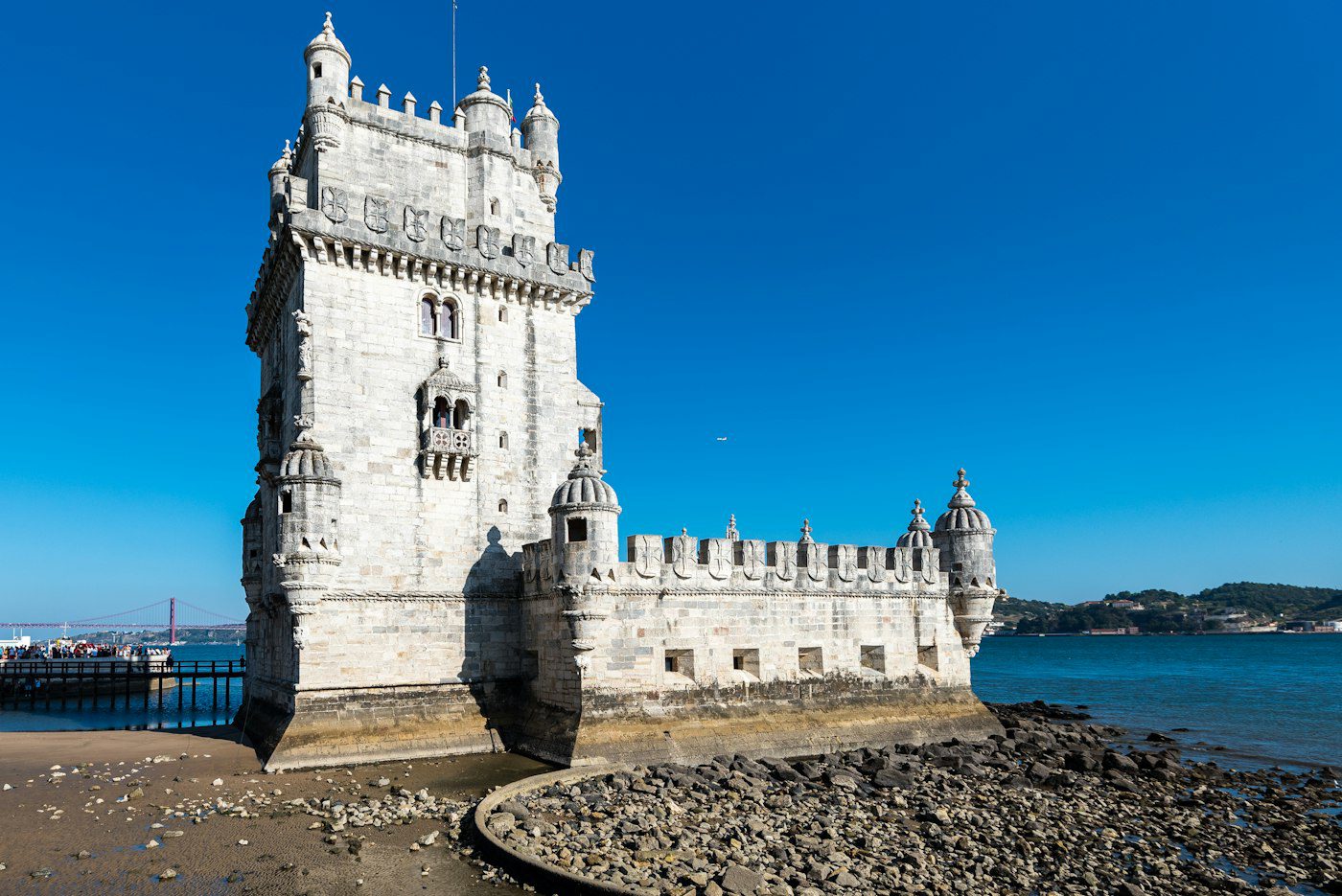 Lisbona, Portogallo: guida city break tra Alfama, Belém e tram 28 3 La Torre di Belém sul Tejo, simbolo manuelino di Lisbona.