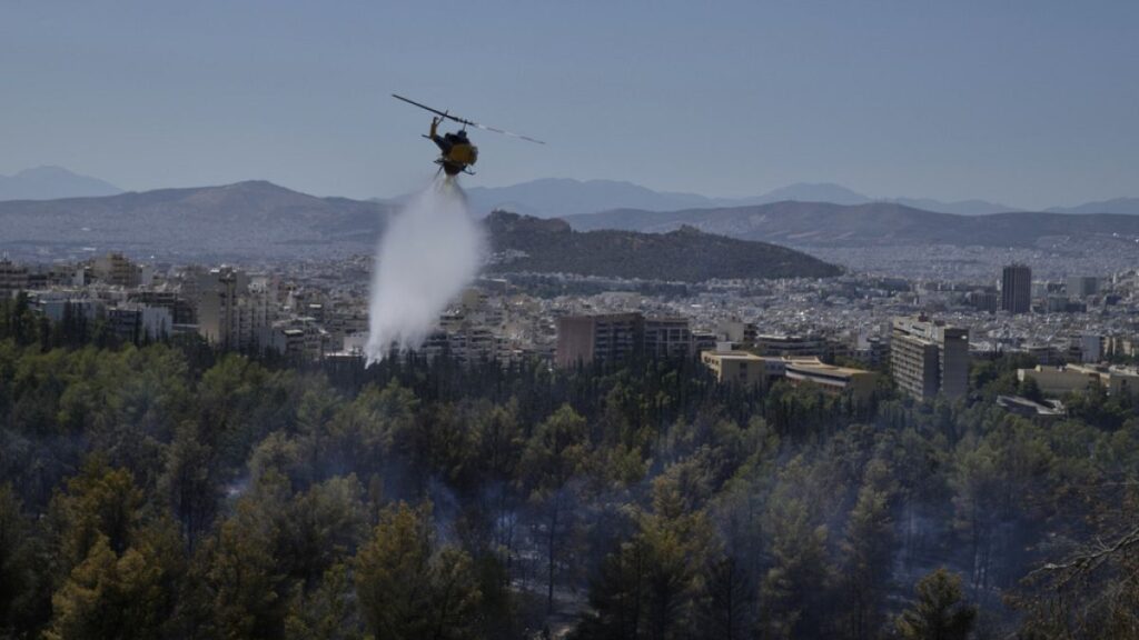 È sicuro viaggiare in Grecia e Türkiye? Qui ti mostriamo come prepararti agli incendi boschivi estivi