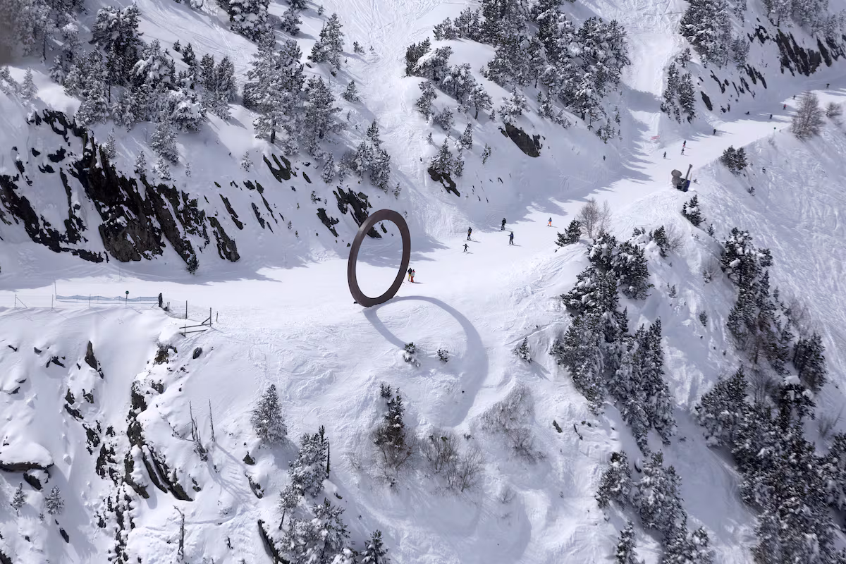 Guida alle località sciistiche dei Pirenei francesi e Andorra: neve e attività imperdibili