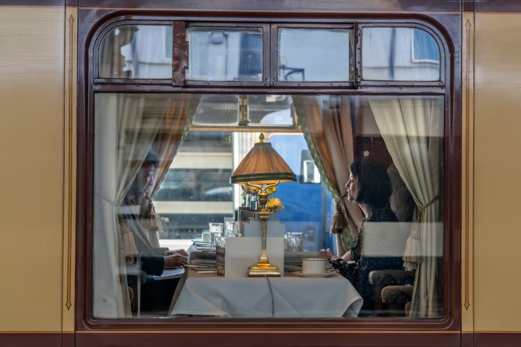 Viaggio in treno da Londra a Bath: guida al lusso nella campagna inglese