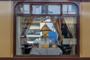 Viaggio in treno da Londra a Bath: guida al lusso nella campagna inglese