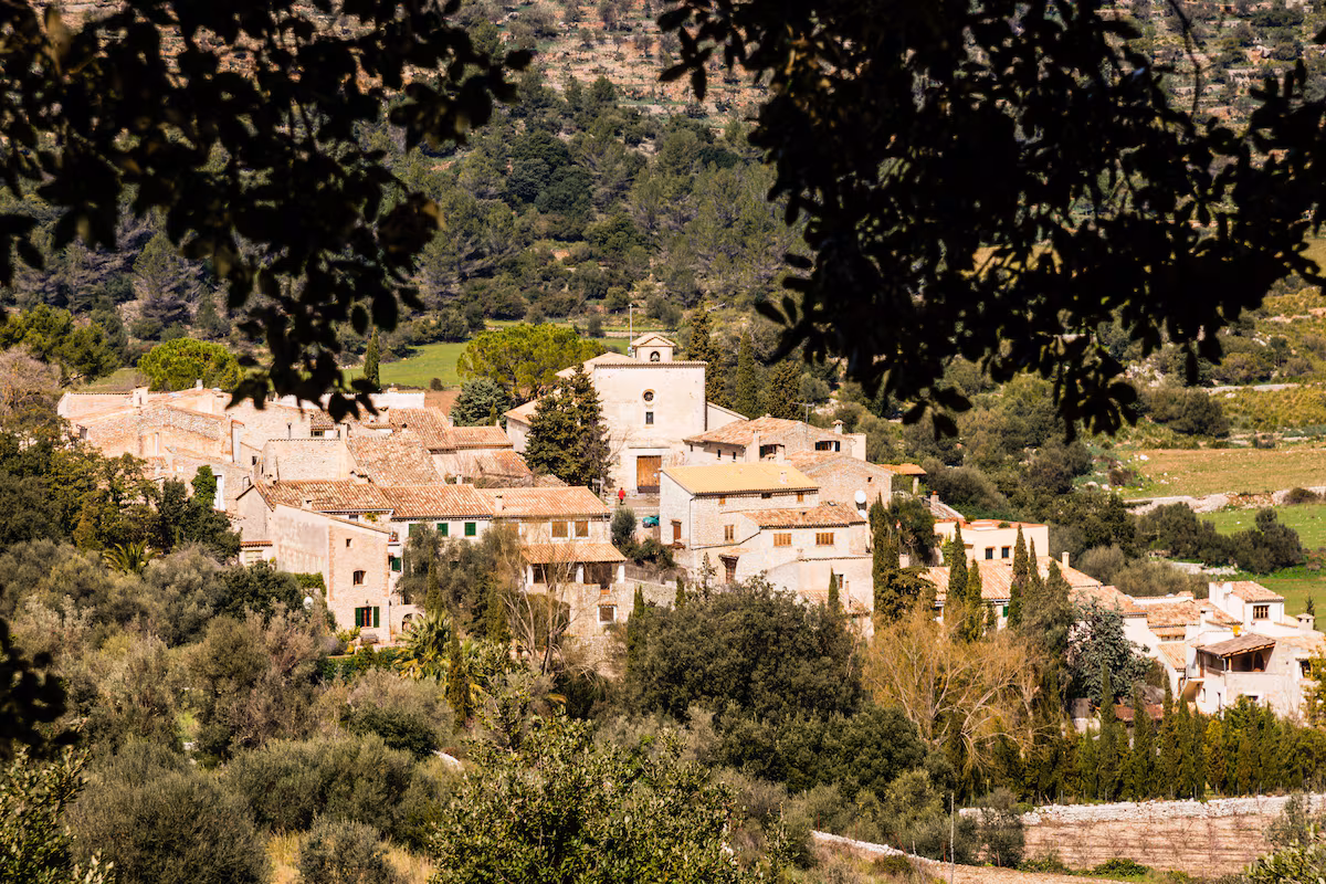 Guida di viaggio: cosa vedere nella valle meglio conservata della Tramuntana Oriente