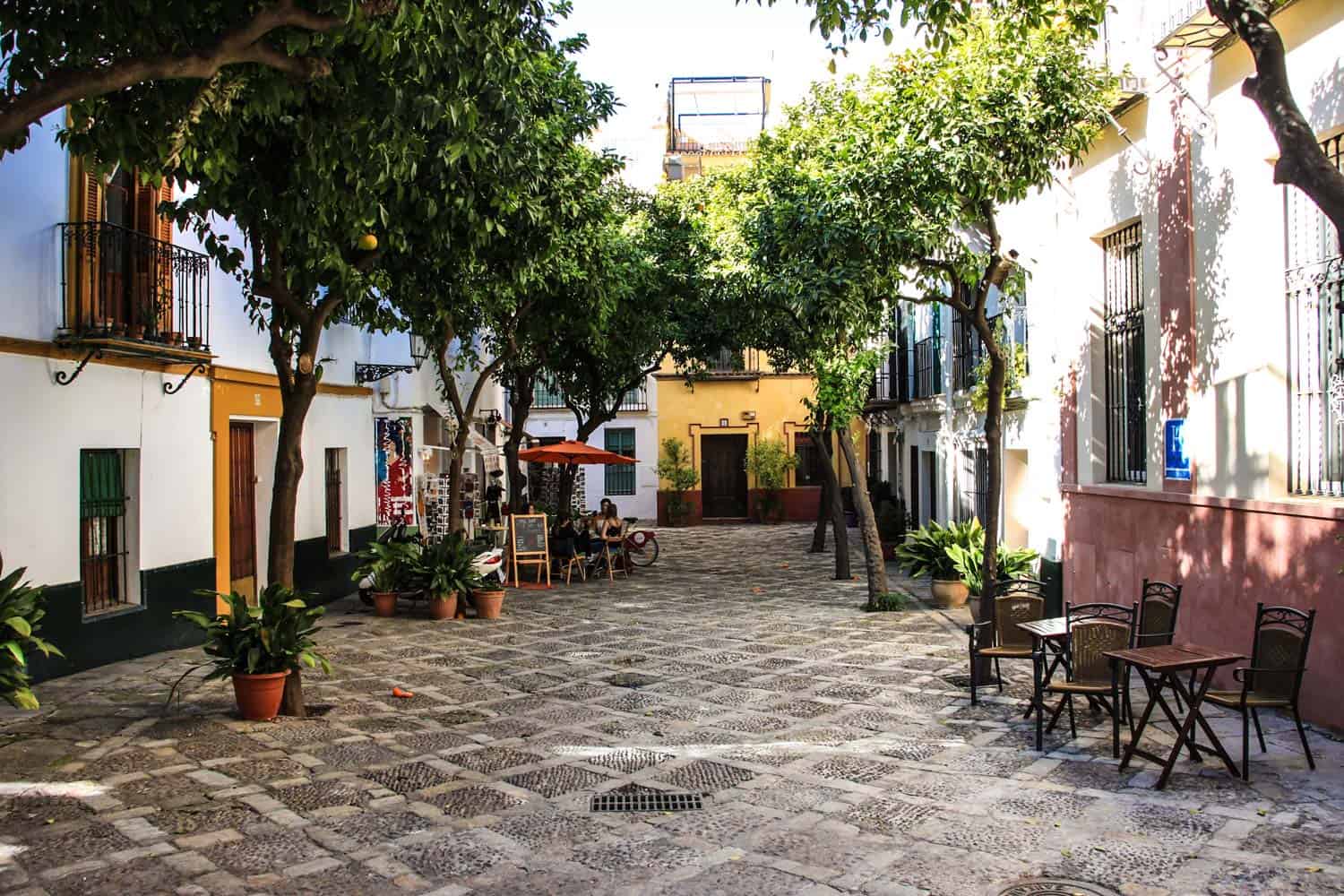 Cosa vedere a Siviglia: guida completa tra monumenti, quartieri e tradizioni 4 barrio