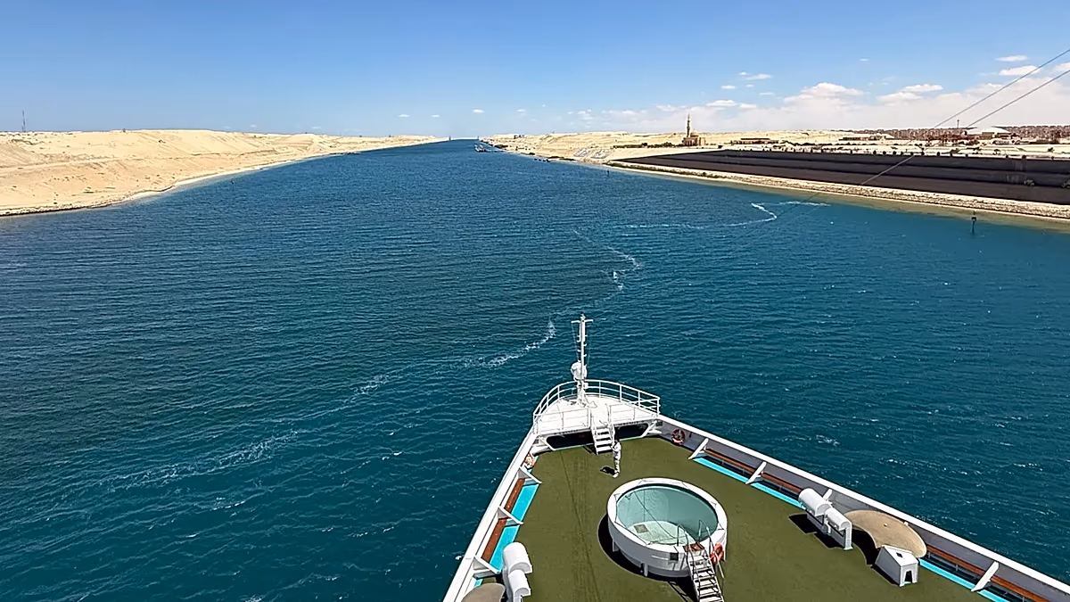Vertice sul Canale di Suez: il turismo globale trattiene il fiato