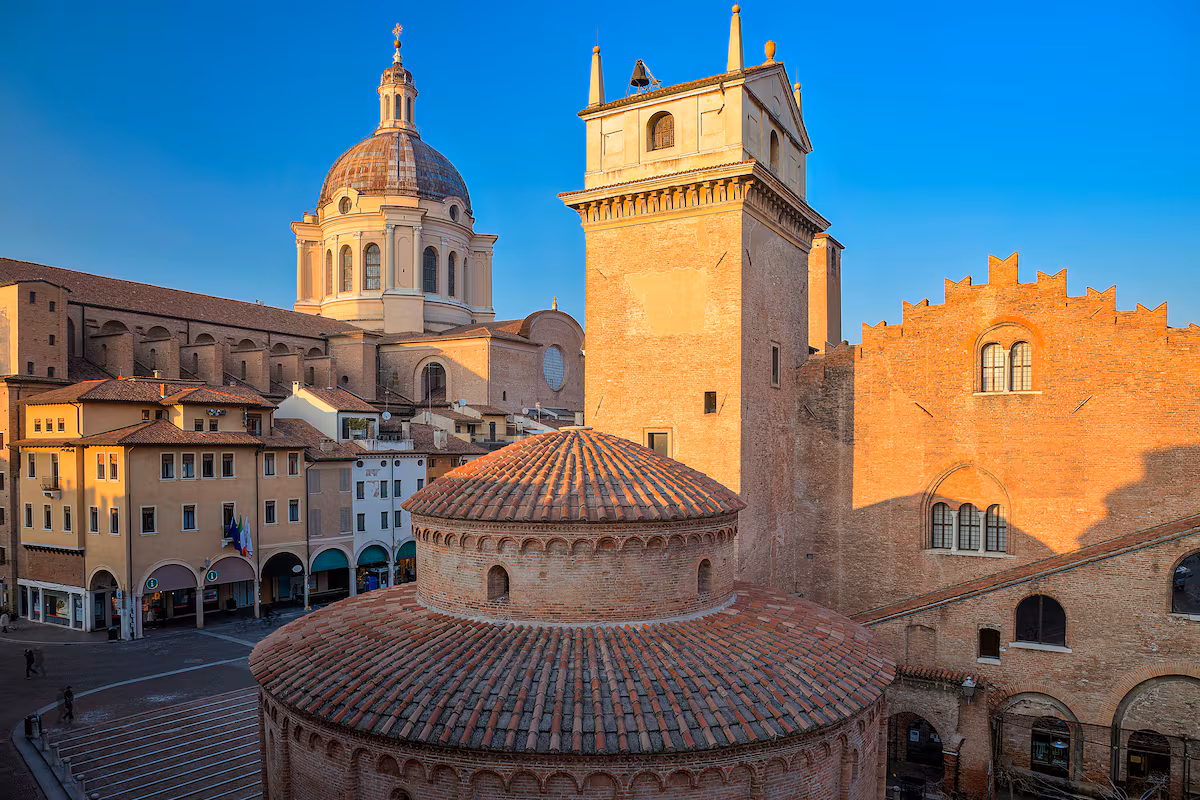 Guida a Mantova in 24 ore: cosa vedere tra palazzi, affreschi e passeggiate