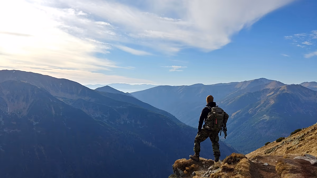 Cime, laghi e panorami costieri: ecco i migliori sentieri in Europa da percorrere quest'estate