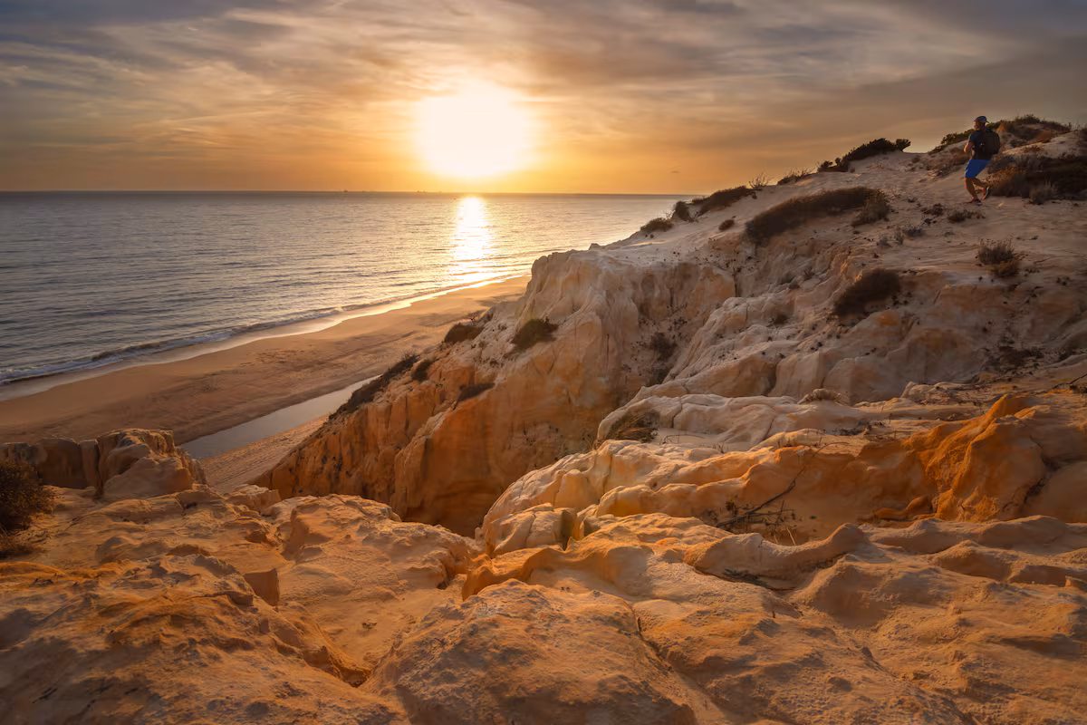 Guida di viaggio: cosa vedere sulla costa meridionale tra Atlantico e Mediterraneo