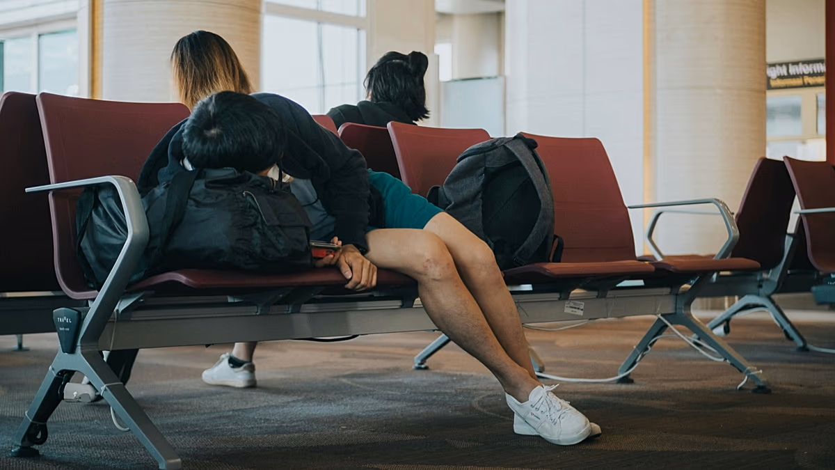Stanco del jet lag? Gli esperti condividono i loro migliori consigli per il recupero dal viaggio