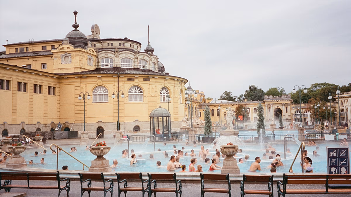 Dai famosi bagni di Budapest alle Alton Towers: le attrazioni turistiche più deludenti del mondo
