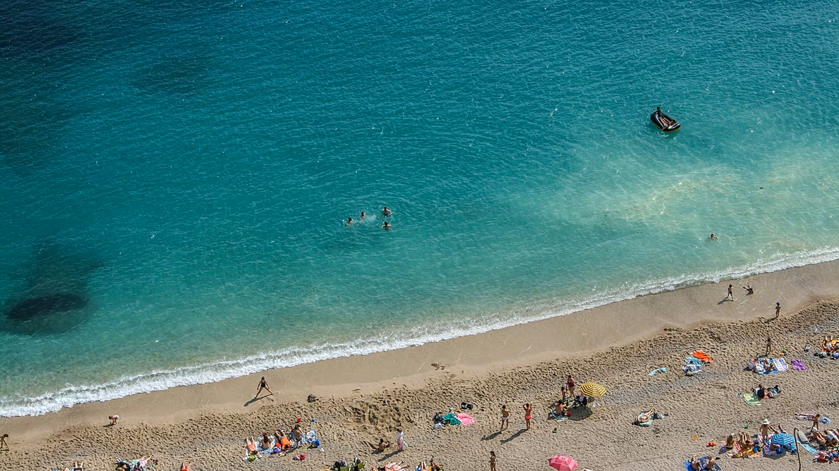 Divieti di musica e multe per la pipì: le sorprendenti regole europee sulle spiagge che i viaggiatori dovrebbero conoscere quest'estate